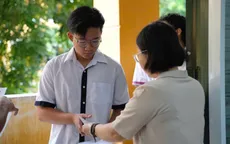 Kỳ thi tốt nghiệp THPT 2025: Thí sinh tranh thủ ôn tập đến phút cuối