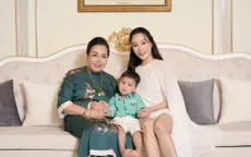 Hồ Quỳnh Hương khoe ảnh mẹ ruột và con trai, Phanh Lee kỷ niệm ngày cưới