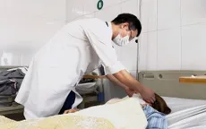 Nặn mụn bọc, nữ bệnh nhân nhập viện vì viêm mô bào