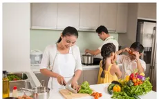 Bữa ăn gia đình - Nơi nuôi dưỡng sự gắn bó, thấu hiểu