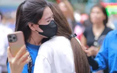 Phụ huynh 'chia lửa', đợi con thi tốt nghiệp THPT