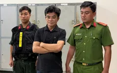 Bắt vợ chồng cầm đầu đường dây sản xuất 70.000 chai dầu gió Con Ó giả
