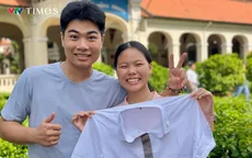 Học sinh lớp 10 hào hứng trong ngày nhập học ở ngôi trường chuyên gần 100 năm tuổi