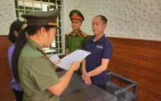 Bắt trưởng văn phòng đại diện một tạp chí