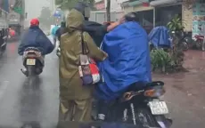 Xác minh tài xế xe ôm công nghệ bị hành hung giữa trời mưa ở Hà Nội