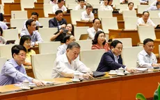 Chủ tịch Quốc hội Trần Thanh Mẫn ký chứng thực Nghị quyết Kỳ họp thứ 9