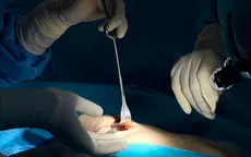 Ngực cứng sau nâng ngực: Dấu hiệu, nguyên nhân, điều trị