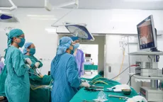 Cắt bỏ khối u quái có da, tóc... cho cô gái trẻ