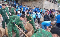 200 cán bộ, chiến sĩ, thanh niên chung tay làm sạch biển Vũng Tàu
