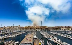 Sân bay Marseille tại Pháp tạm dừng hoạt động do cháy rừng lan rộng