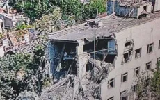 Ukraine không kích tòa nhà chung cư tại Nga, nhiều người bị mắc kẹt dưới đống đổ nát