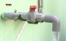 Thiếu nước sạch sinh hoạt, người dân xã Xà Phiên phải dùng nước nhiễm phèn