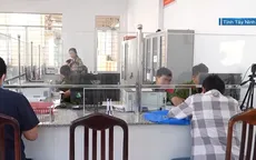 Công an Tây Ninh đồng hành, hỗ trợ người dân giải quyết thủ tục hành chính