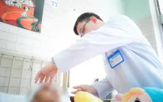 Bé gái 9 tuổi bị cây rơi trúng đầu xuất viện sau 67 ngày điều trị