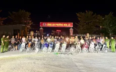 Tạm giữ 2 nhóm thanh niên ném vỏ bia chai vào người đi đường
