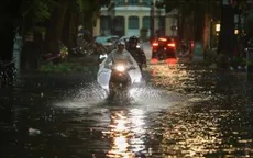 Mưa dông mạnh ở miền Bắc quật đổ nhiều cây xanh, hàng loạt nhà cửa, công trình bị tốc mái