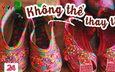 Độc đáo những đôi giày thủ công của người Xạ Phang