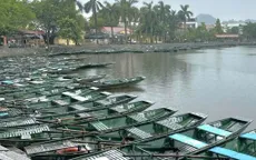Ninh Bình tạm dừng đón khách du lịch bằng phương tiện đường thủy