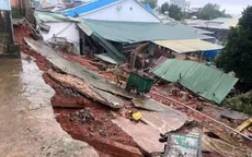 Sập tường rào bến xe ở Gia Lai, nhiều tài sản nhà người dân bị vùi lấp