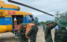 Quân đội tổ chức thêm 4 chuyến bay chuyển hàng cứu trợ đến vùng lũ Nghệ An