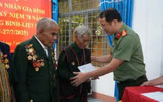 Quảng Ngãi: Thăm, tặng quà gia đình người có công ở các xã biên giới