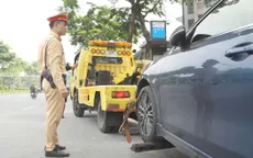 Đỗ xe trên tuyến Võ Chí Công, nhiều lái xe bị xử phạt