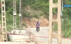 16km đường làm 2 năm chưa xong, người dân khổ vì bẩn và nguy hiểm