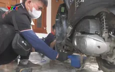 “Hồi sinh” xe máy bị ngập lụt cho bà con vùng cao Nghệ An