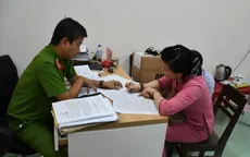 Bé trai 14 tháng tuổi bị bảo mẫu ném xuống nền tử vong sau 21 ngày điều trị
