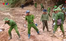 Công an Điện Biên vác đá, vá đường, giúp dân khắc phục hậu quả lũ lụt