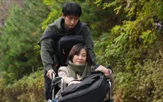 Phim hợp tác Việt - Hàn "Mang mẹ đi bỏ": Diễn xuất điểm cộng, kết phim gây tranh cãi