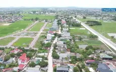 Bất cập con đường đang thi công: Cột điện chặn mương, nhà dân thấp hơn mặt đường