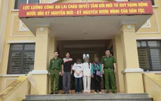 Kịp thời giải cứu 2 nữ sinh sập bẫy “việc nhẹ lương cao”