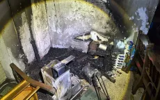 Cháy nhà 5 tầng ở Hà Nội, cảnh sát phá cửa giải cứu 3 người mắc kẹt