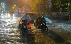 Một số tuyến đường ở TP Hồ Chí Minh ngập sâu sau mưa lớn
