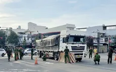 Xe tải va chạm xe máy ở Quảng Ngãi làm 1 phụ nữ tử vong