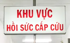 Bé 26 tháng tuổi chấn thương mắt, môi do vô tình vặn tay ga xe máy