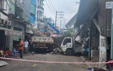 Nổ lớn ở TP Hồ Chí Minh, 4 nhà dân hư hỏng nặng