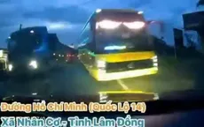 Xử lý lái xe khách vượt ẩu, suýt gây tai nạn trên đường Hồ Chí Minh