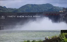 18 giờ ngày 18/8, đóng 1 cửa xả đáy hồ thủy điện Hòa Bình