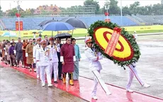 Quốc vương Bhutan và Hoàng hậu vào Lăng viếng Chủ tịch Hồ Chí Minh