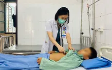 Cứu sống bé trai 12 tuổi bị viêm màng não mủ nguy kịch