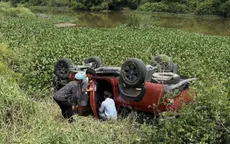 Người phụ nữ mang thai lái xe bán tải lao xuống sông ở Nghệ An