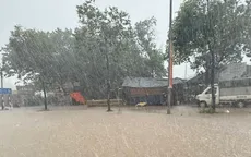 Hà Nội nhiều nơi ngập trong biển nước sau trận mưa suốt đêm tới sáng