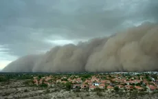 Bão bụi khổng lồ tấn công thành phố Phoenix (Mỹ) gây mất điện và gián đoạn hàng không