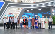Lãnh đạo Đài THVN thăm gian trưng bày của VTV tại Triển lãm thành tựu đất nước