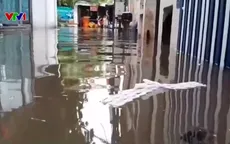 Hà Nội: Nhiều khu dân cư cả ngày ngập sâu trong nước