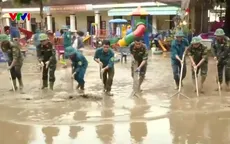 Hàng trăm cán bộ, chiến sĩ giúp dân xã vùng cao Nghệ An khắc phục hậu quả ngập lụt