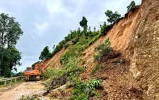 Đặt biển cảnh báo, bố trí trực gác tại các vị trí sạt lở trên quốc lộ