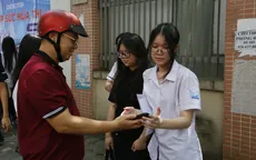 Hà Nội siết chặt quản lý việc học sinh sử dụng điện thoại trong trường học